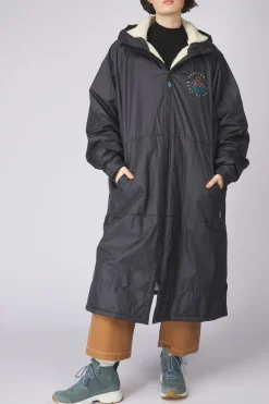 Passenger Clothing ltd Poncho Jas Escapism Sherpa Lined Changing Robe