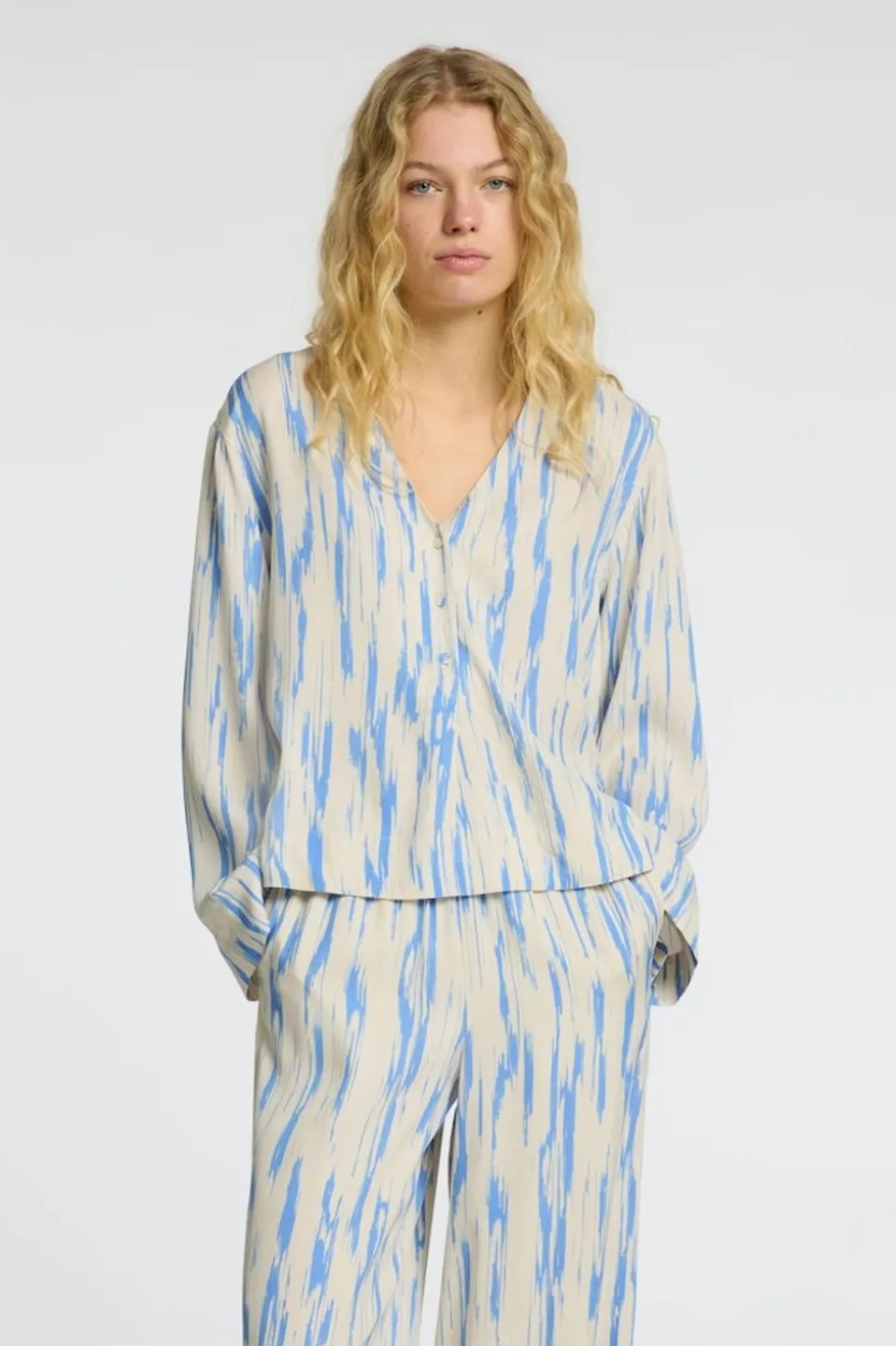 Selected Blouse Baela Ls Aop V-Neck Top B